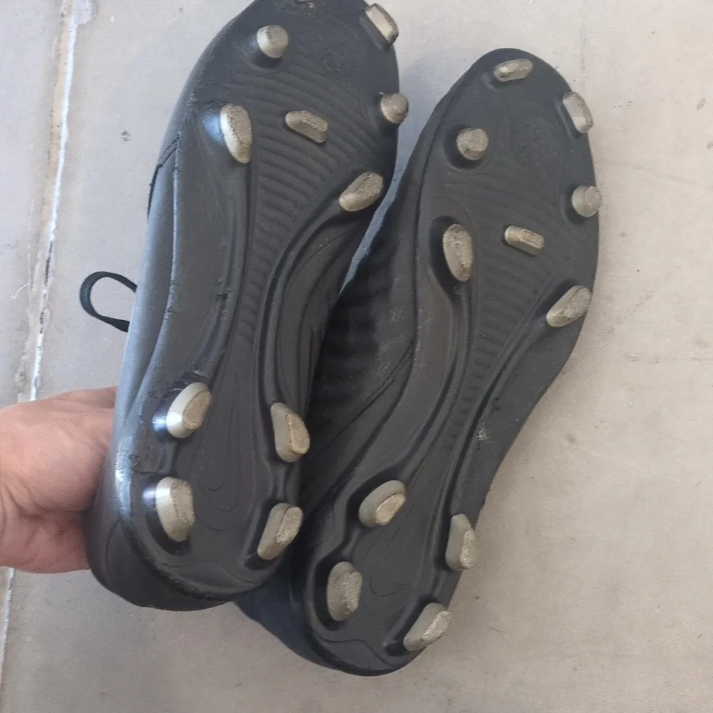 Nike‎ Men's Black Athletic Cleated Soccer Shoes Size 5.5